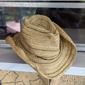 Straw cowboy/cowgirl hat